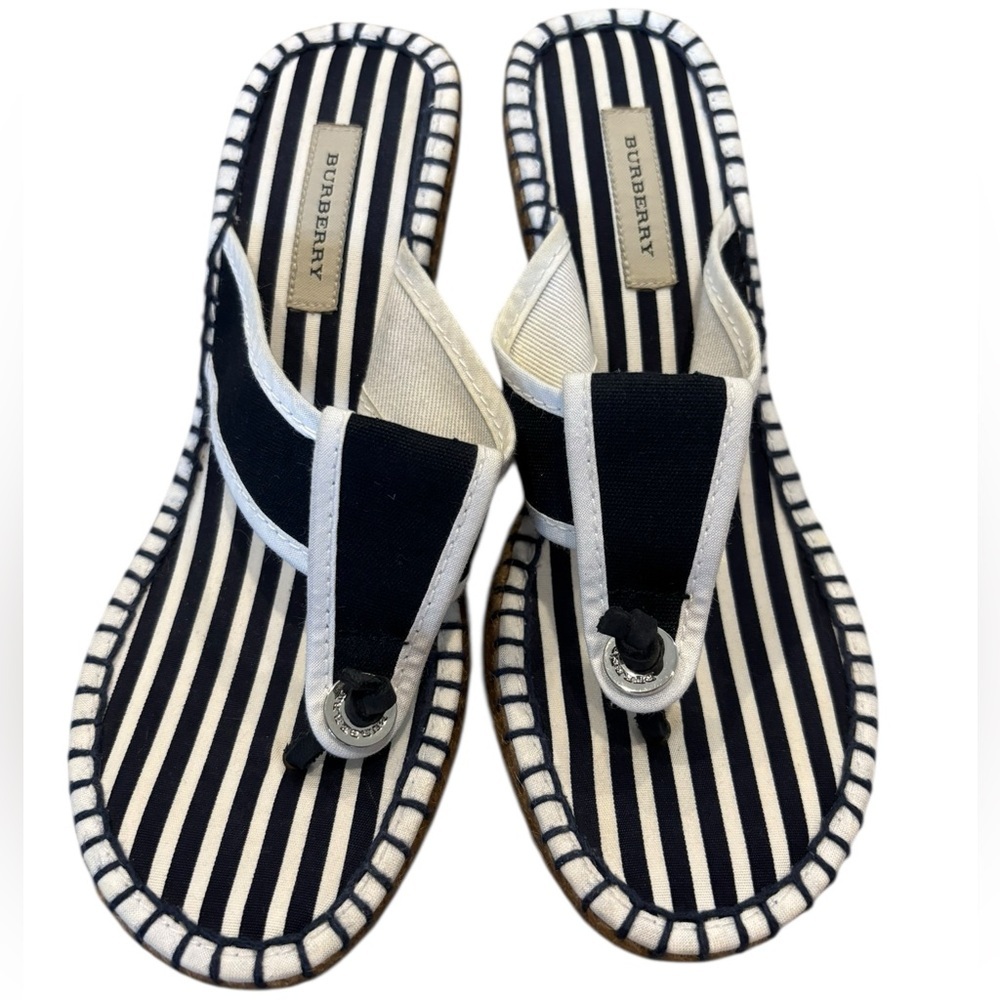 Burberry Women’s‎ Vintage Navy Blue White Nautical Stripe Rattan Wedges Size 35 - Picture 2 of 6